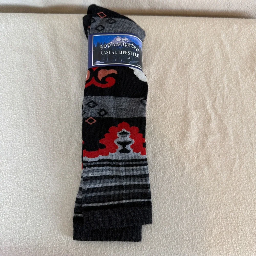 Smartwool Womens Merino Wool Blend Southwestern  Crew Socks Black Red 9-11
